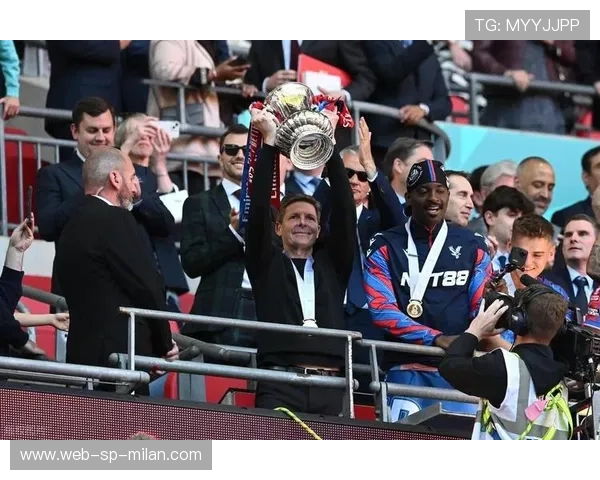 “英超争冠组厮杀激烈，悬念持续升温”，英超冠军联赛赛程